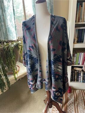 Lucky Brand western boho gray aztec shawl